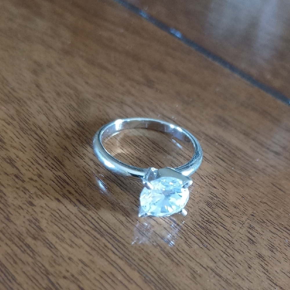 Elegant Silver Ring with Clear Stone
